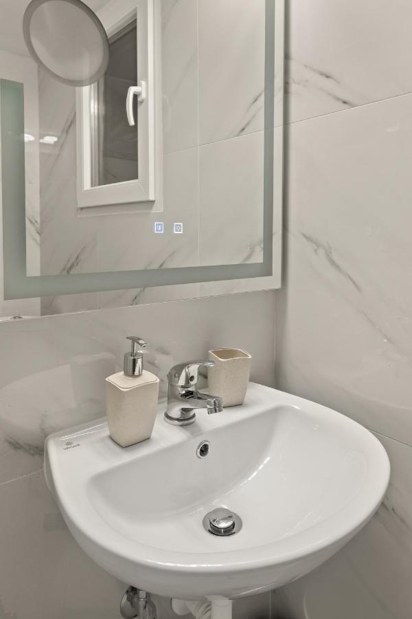 Athens Warehouse Boutique Hotel & Suites Exteriör bild